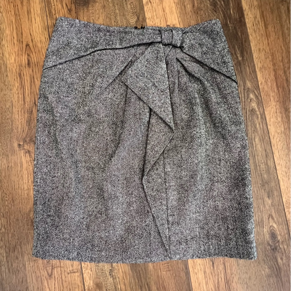 Banana Republic Charcoal Pencil Skirt With Bow Detail Size 8 - Picture 1 of 6